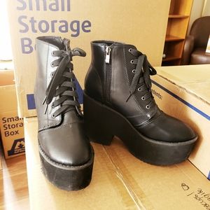 Truck Stopper Dollskill platforms